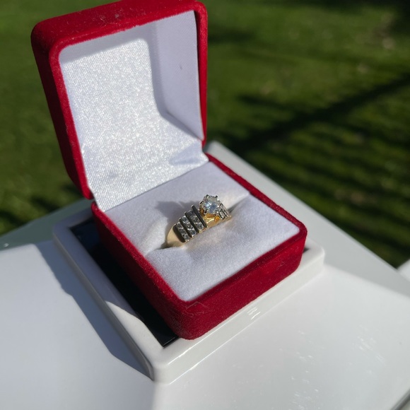 0.85 carat diamond engagement ring - Picture 6 of 6